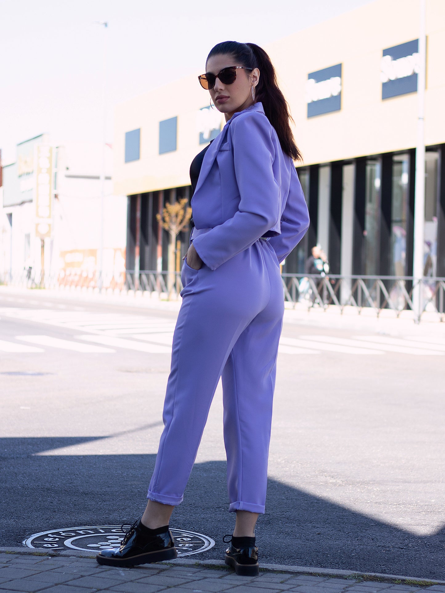 Conjunto violeta chaqueta y pantalón